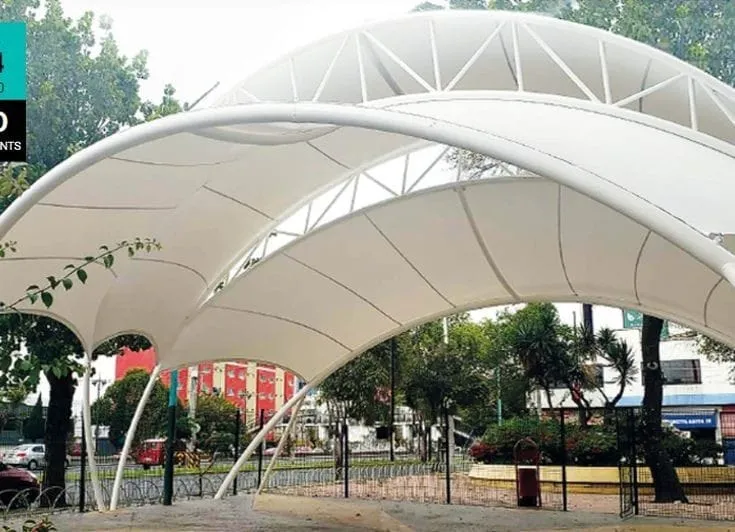 Tenda Membrane di area Taman kota