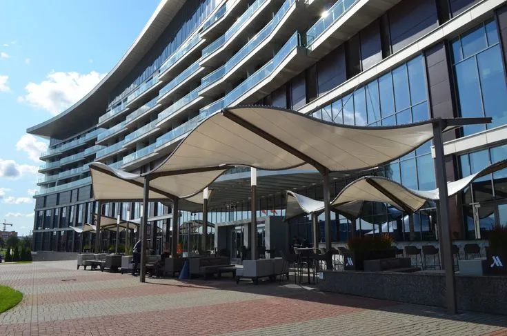 Kanopi membrane Futuristik di Depan Gedung