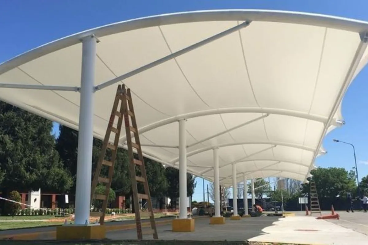 Kanopi Membran Minimalis untuk Area Parkir