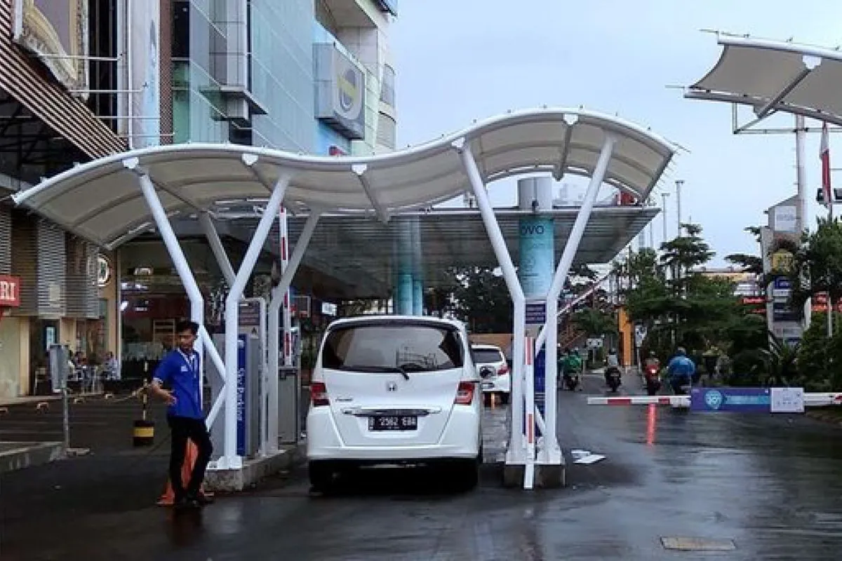 Kanopi Membrane Enter Gate di Sebuah Pusat Perbelanjaan